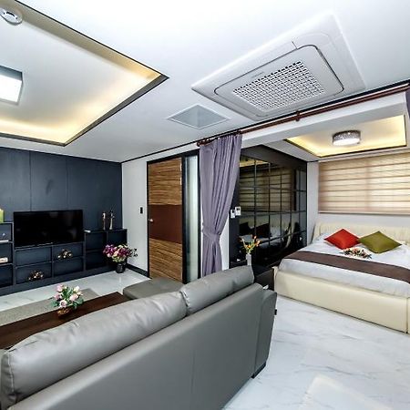 Jeju Skyhill Pension Seogwipo Eksteriør billede